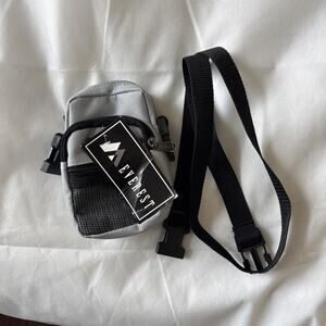 Everest Trading CM5D-BK 6 Camera Bag with Detachable Shoulder Strap